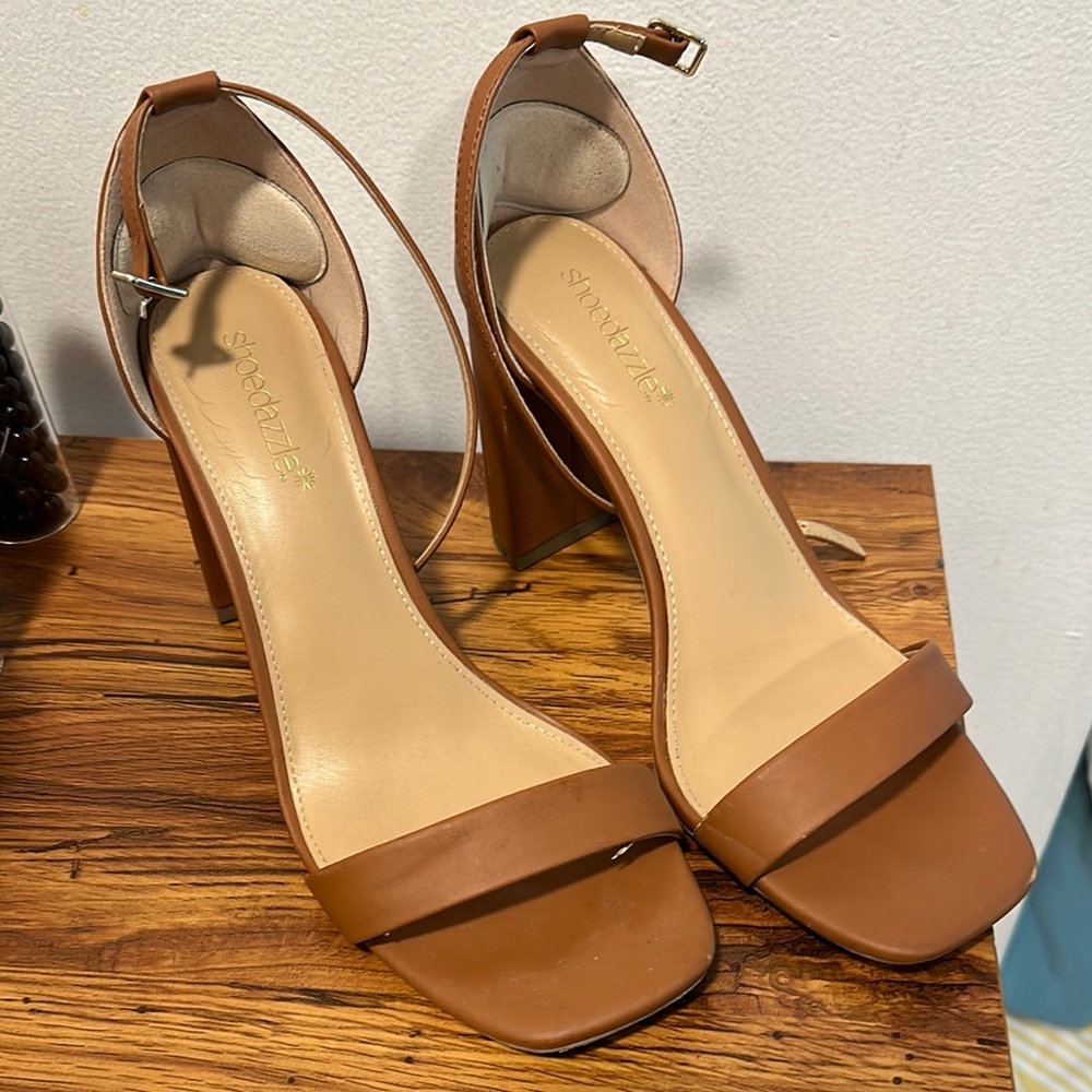 Show Dazzle Brown Heels